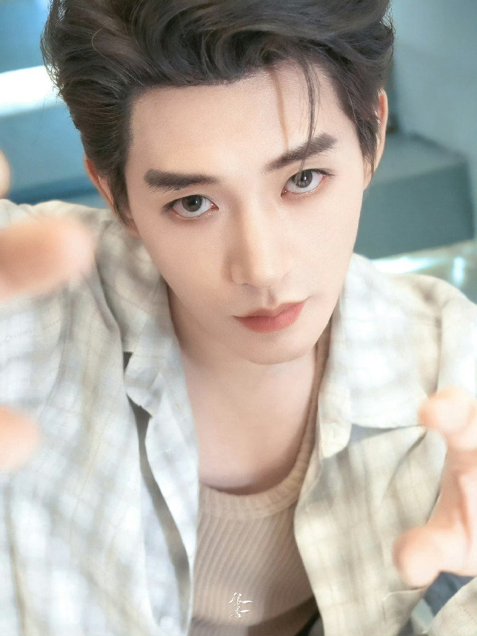 邓为长睫毛有故事感的眼睛 百妖谱男主定了邓为 邓为长睫毛有故事感的眼睛，百妖谱男