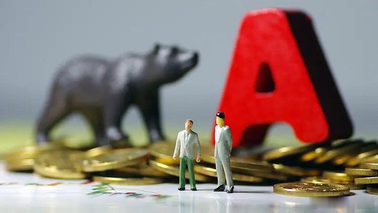 A股大盘回落至4057点，周五行情前瞻思路梳理连日盘面显露反常结构性特征：指数涨