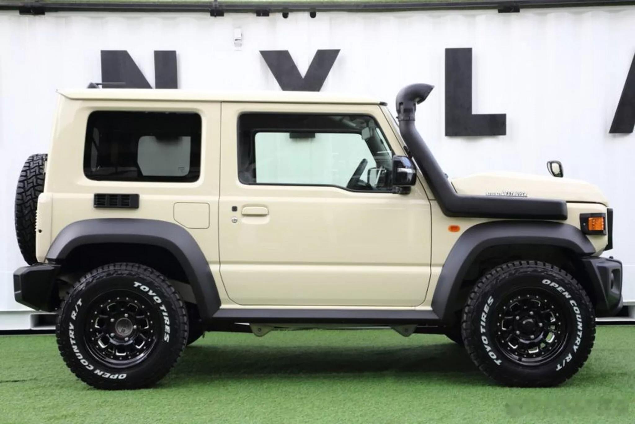 吉姆尼“70YO.70”套件（对，就叫这个名字）汽场全开大v聊车