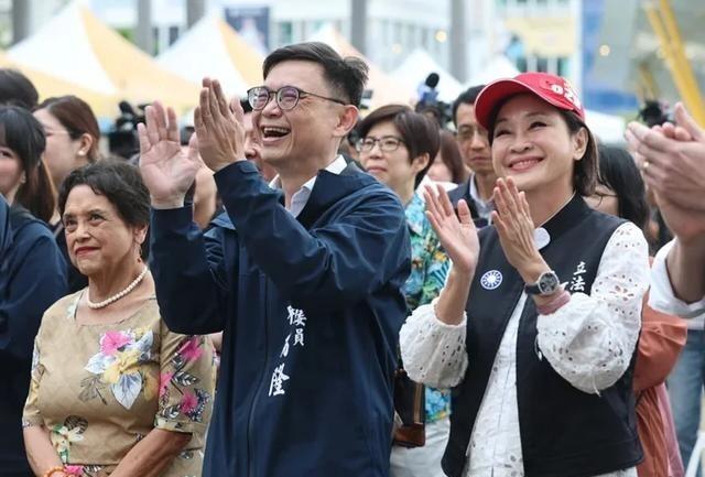 亲绿媒体“上报”公布曾委托山水民意调查公司进行的最新民调，结果显示，民进党参选人