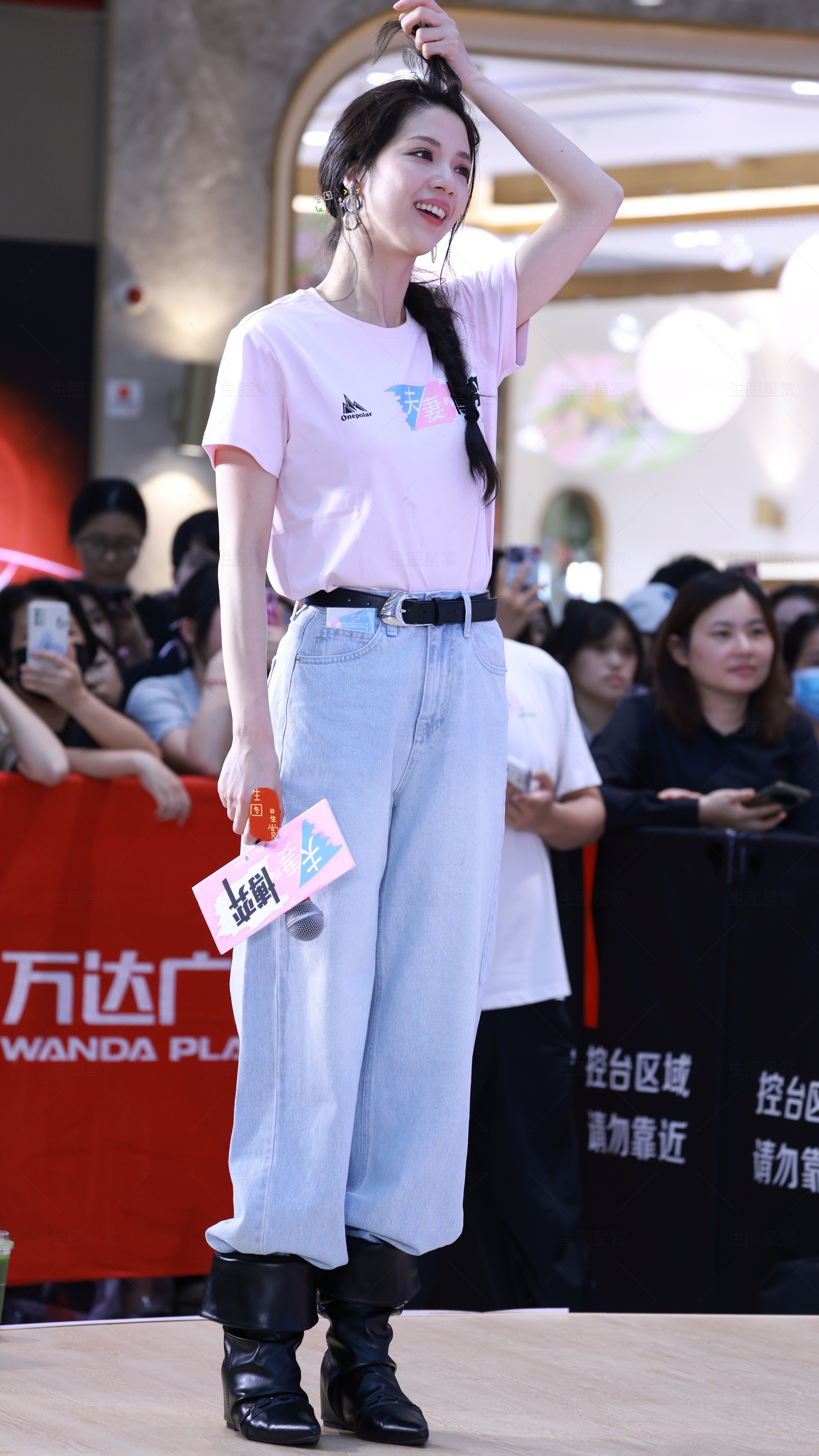 粉T牛仔裤的陈晓华，今天超靓又活力夫妻的博弈 深圳见面会生图抵达 