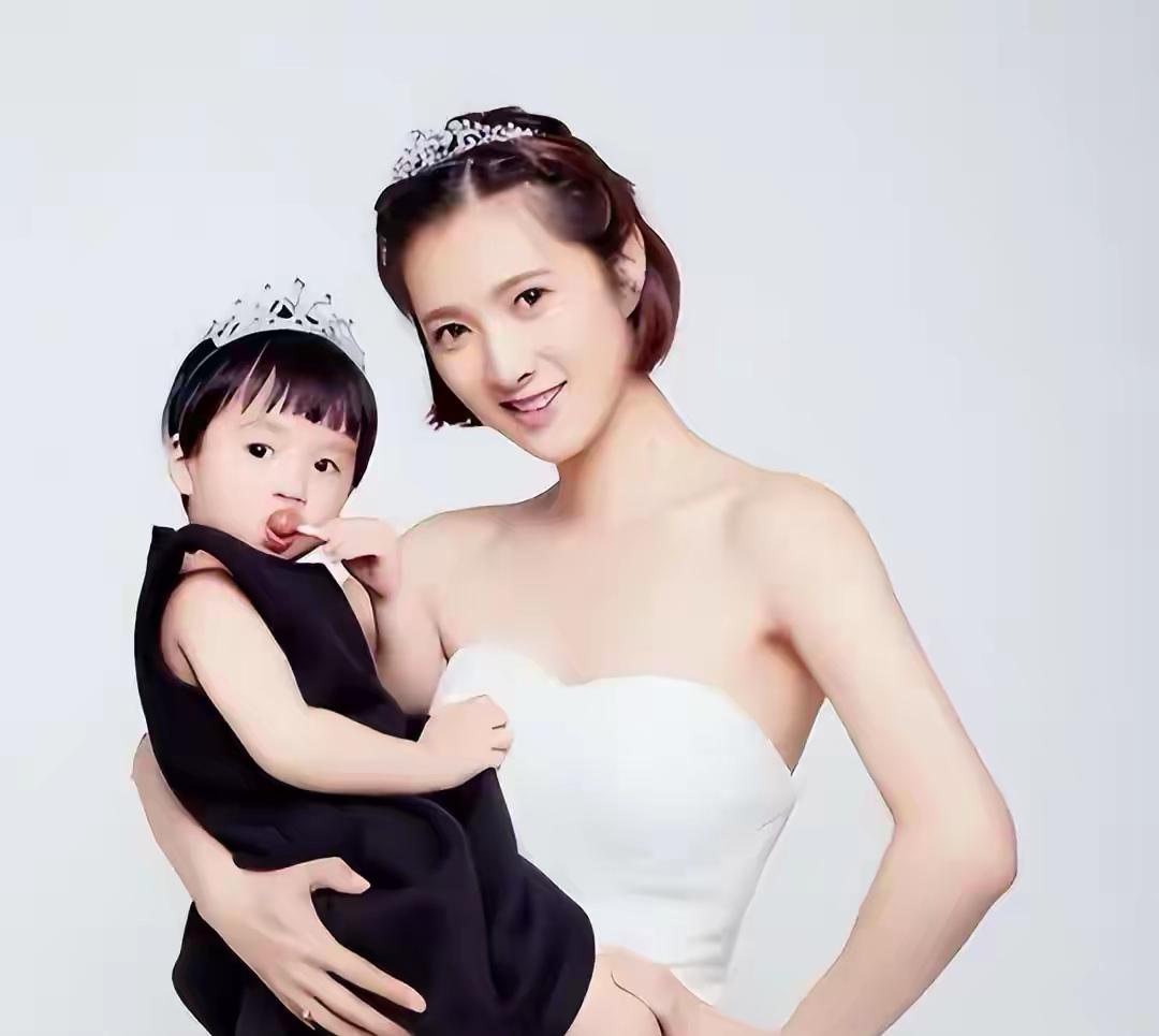 隋俊波颜值气质双高，温婉中带飒爽，被说气质胜过左小青、颜值不输曾黎，却在娱乐圈摸