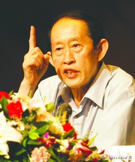 王立群教授说：
“《史记》里有一个规律。一个人得势时门庭若市，失势时门可罗雀。不