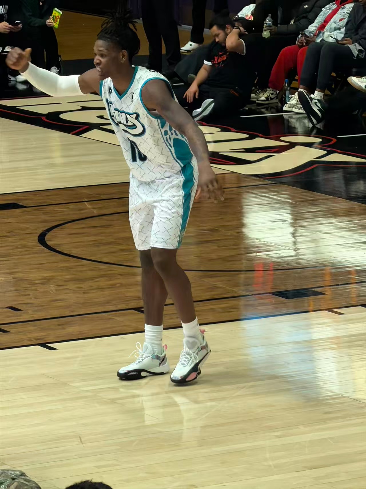 杨瀚森在波特兰混音队（Rip City Remix）的队友们 李宁上脚传染中  