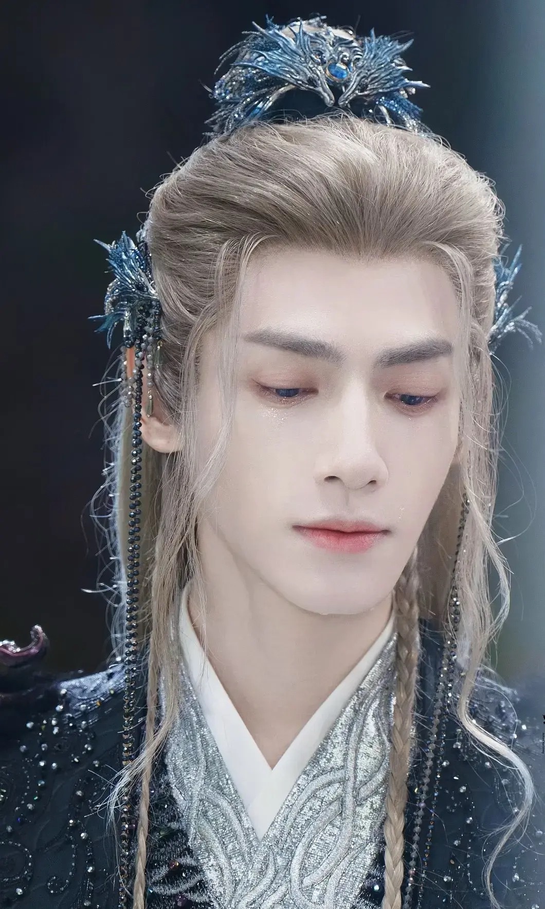 罗云熙这个造型是真的美，这不得艳压女主啊 