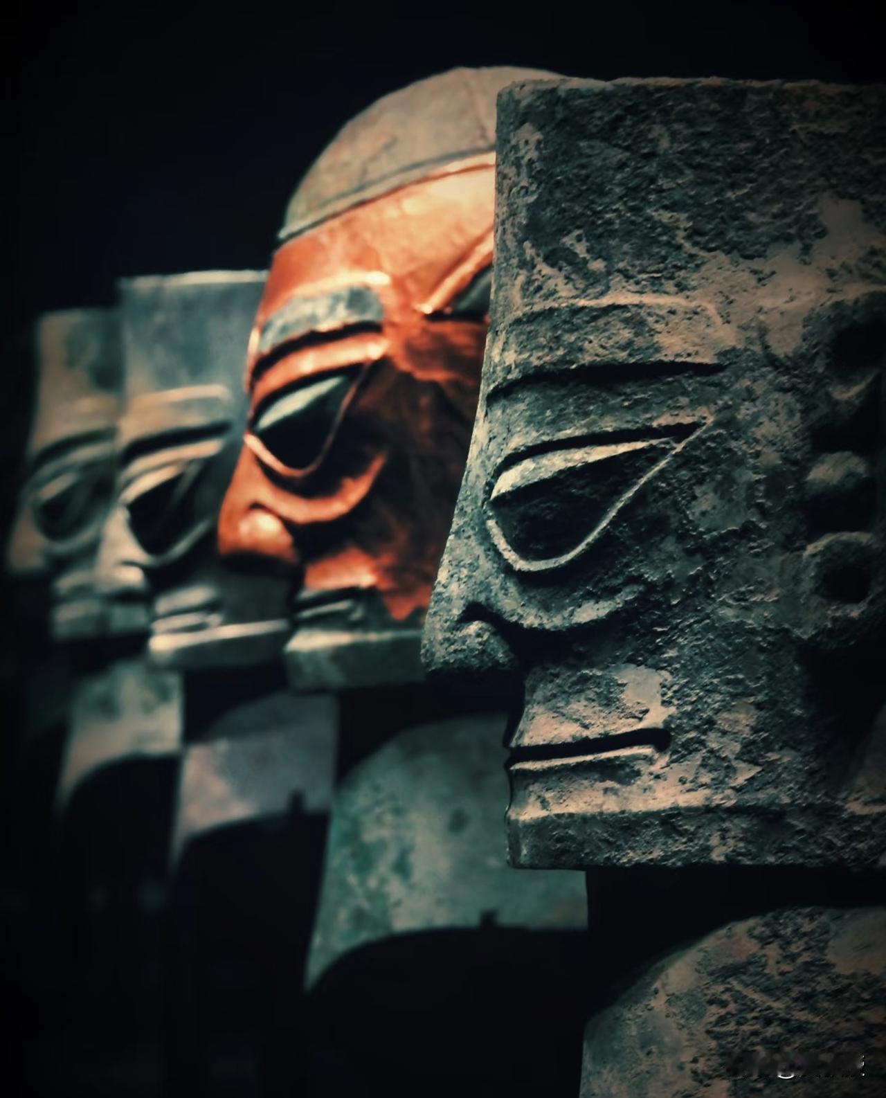 再来三星堆
新馆更气派
又有新的收获
三星堆文明
为啥看着那么像外星人👽呢？