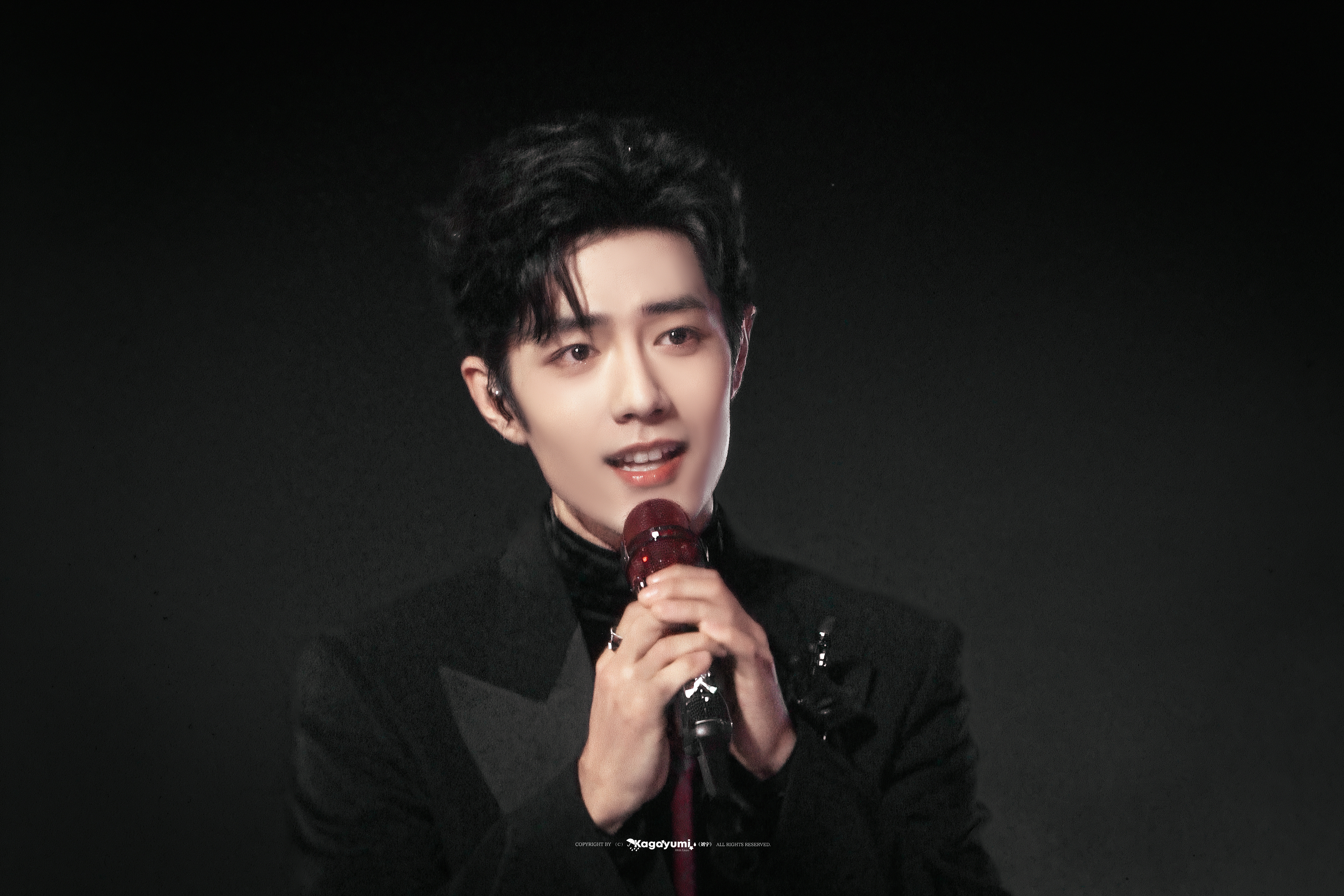 闪耀舞台，魅力四射！舞台战分分钟帅到尖叫！肖战出发青岛进组十日终焉◎肖战解锁无限