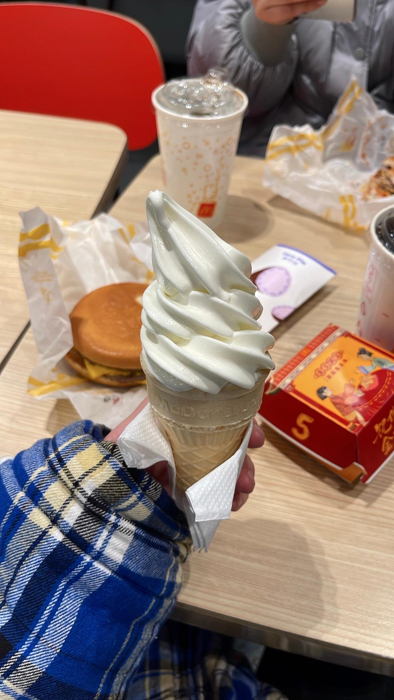除夕惯例 吃麦麦大家新年快乐呀[哈哈] 
