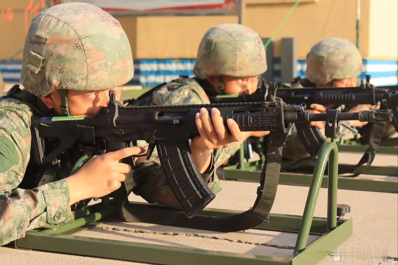 北海训练基地新兵首次实弹射击，终于换新枪了 ​​​