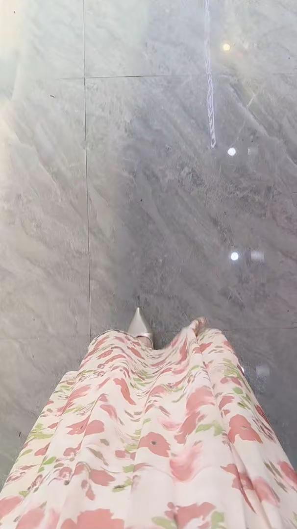 女人最好的状态就是，上得厅堂，下得厨房，生活就是柴米油盐，我可以穿上裙子陪你喝一