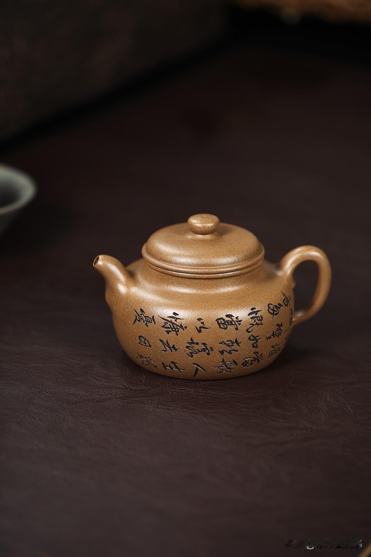 被骗了这么多年！真正的“天青泥”根本不是青色的？
在市场上逛紫砂壶，你一定听过“