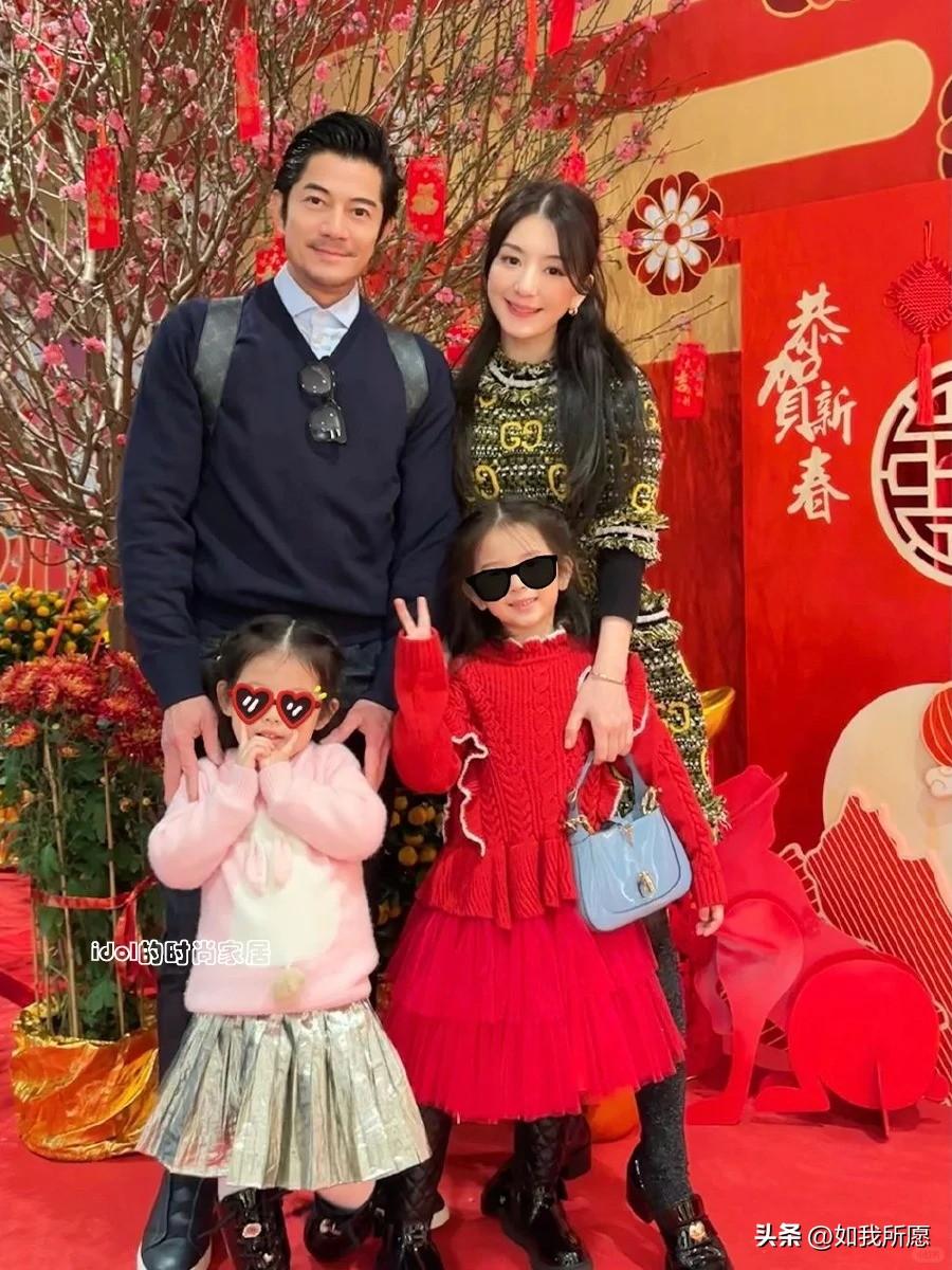 郭富城不仅自己住得壕，
对待岳父母也是相当大方！
为了方便照顾家人，他特意在同栋