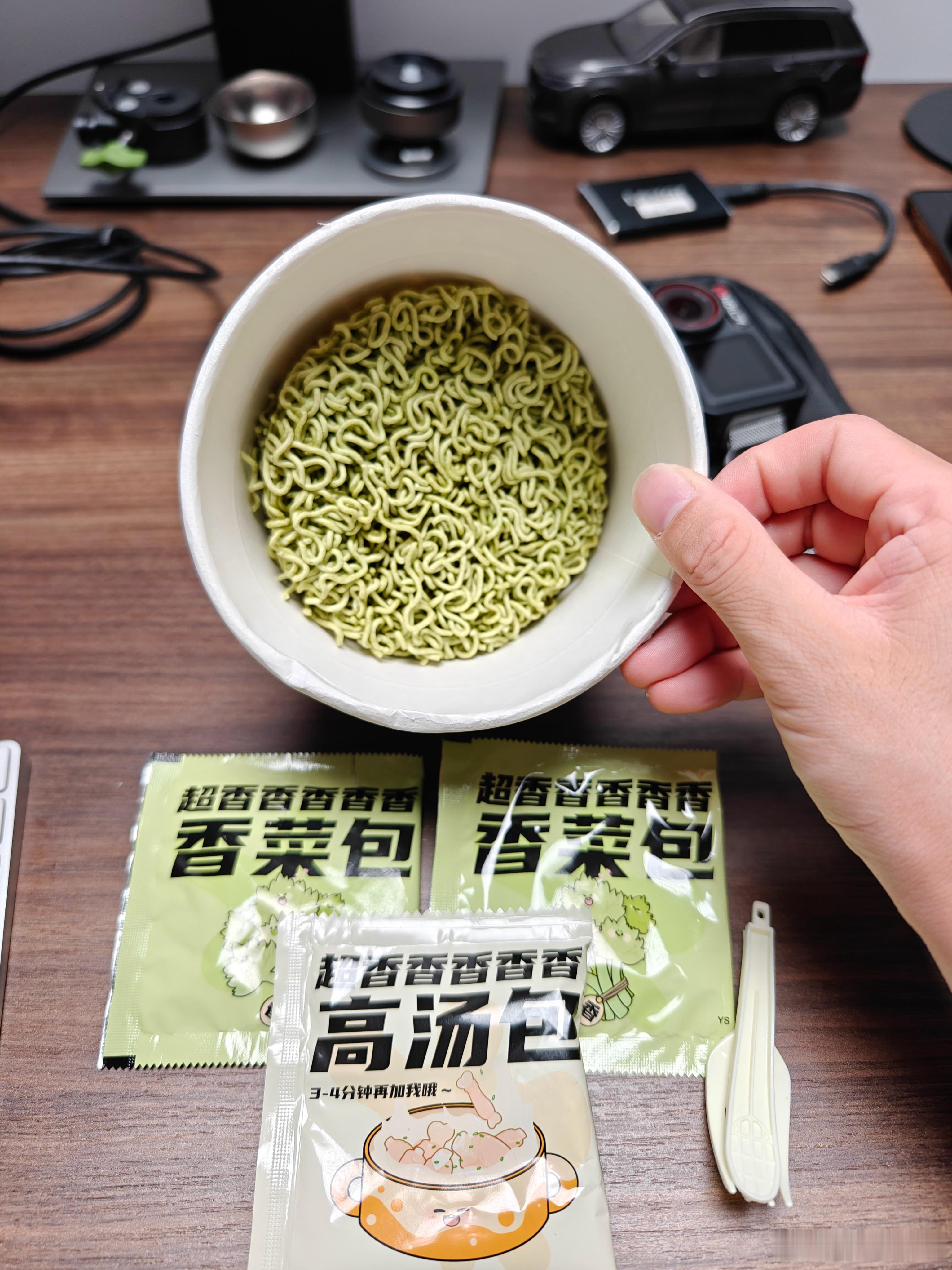 香菜泡面，今晚我想挑战下我的软肋[嘻嘻]有吃过的没，居然还是王一博同款[污]香菜