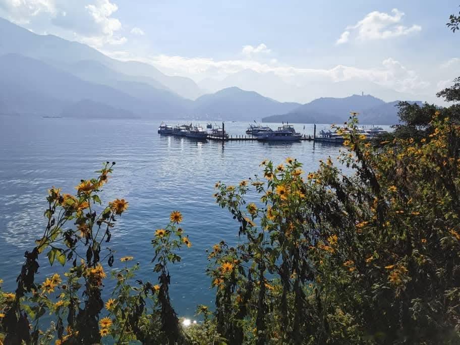 工作日去旅游，要不要屏蔽同事？一般真没那么在意。年假是自己的，钱是自己赚的，旅费