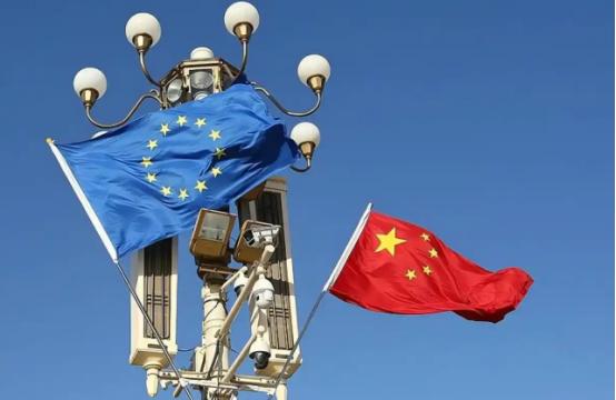 过去跟欧盟打交道，中国总在主动让步：买他们的货，开放我们的市场，派人陪笑脸，只盼