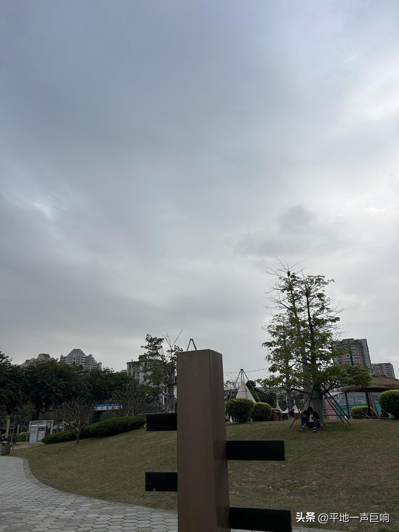 又怕兄弟苦，又怕兄弟开路虎！

这句话调侃归调侃，还是道出了兄弟情谊中的复杂心态