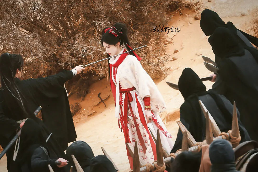 孙珍妮《凤舞九天》上官飞燕路透，很漂亮哎 服装造型新颖，发饰发型都让人眼前一亮 