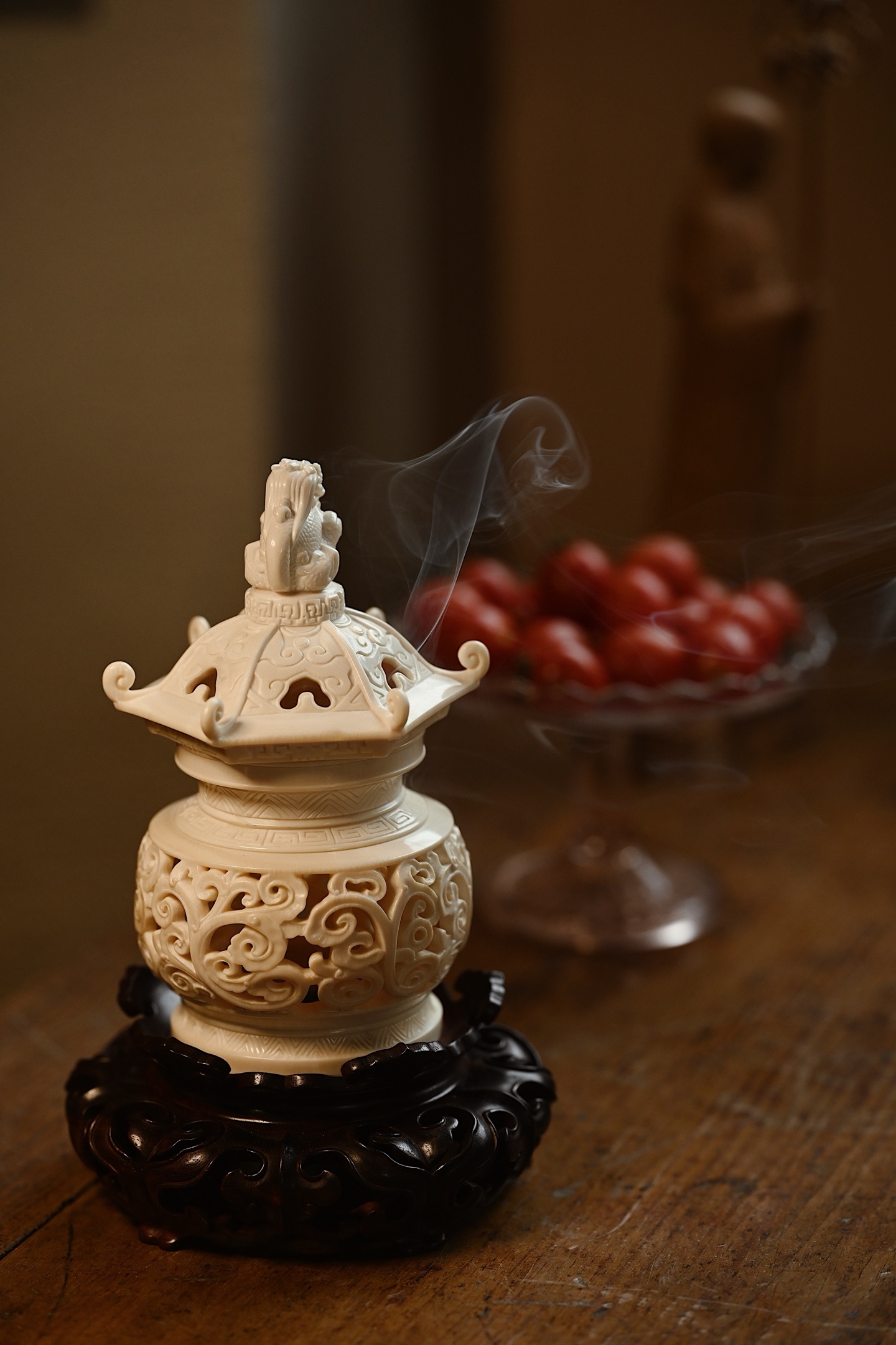 猛犸 | 缠枝纹 宫廷风香炉用料厚实，细腻温润，宫廷风分段式设计，炉钮雕琢瑞兽神