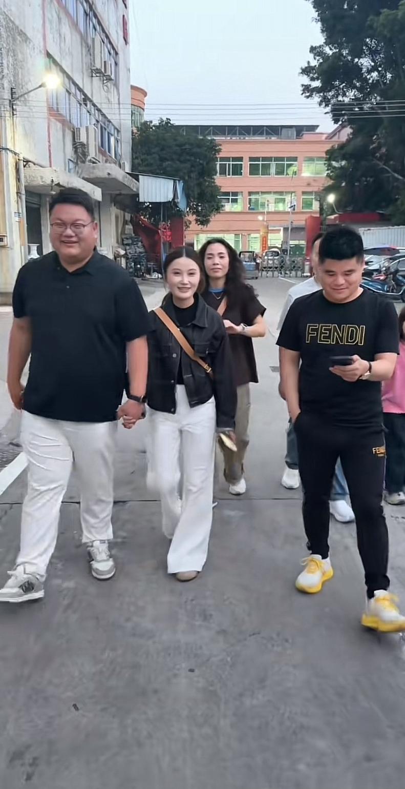 河南晋老五说，好马不吃回头草，既然当初瑞瑞选择在他最困难的时候抛弃了他，那现在缓
