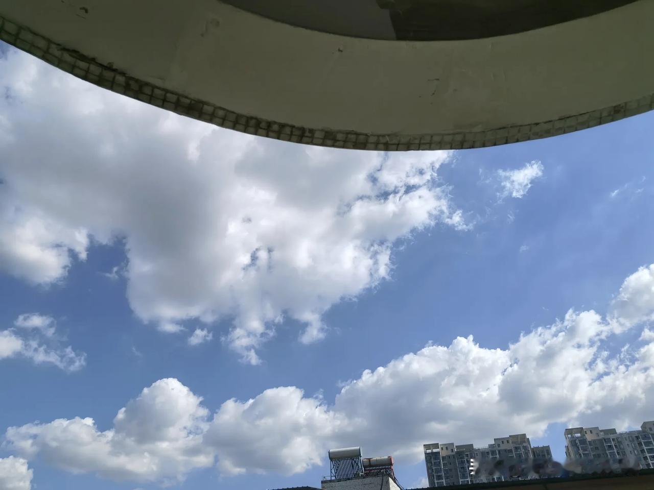 终于在今天正式提离职了，干到这个月底就走人，同样是听到我要走不同人居然有不同的嘴
