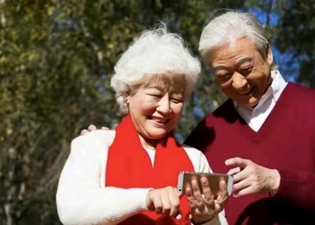 今天，看到头条网上发问说，人生，什么最重要？
    打开抖音，看到一个楼主讲到