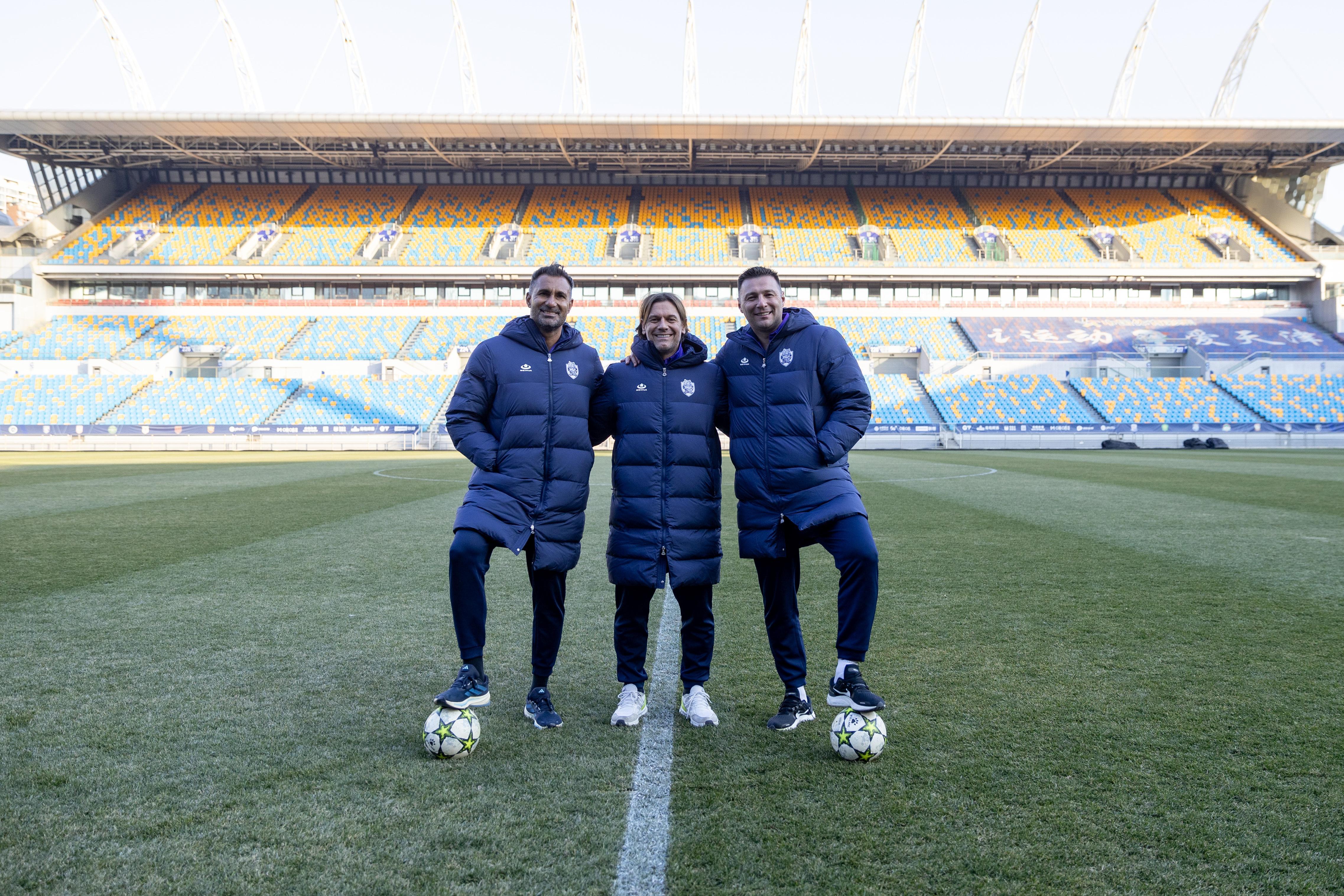 40多岁的他们重回泰达足球场，满眼都是20多岁的自己在这里，他们和天津这座城市开