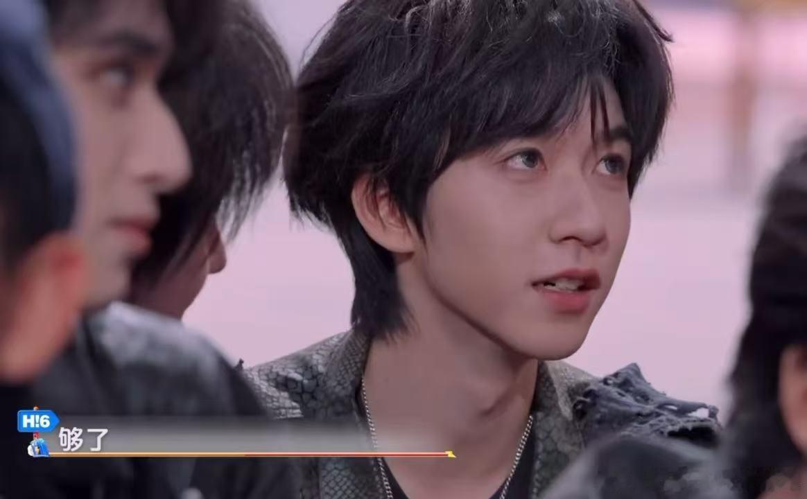 贺峻霖让李小冉不要在意贺峻霖学李小冉歌手开嗓你好星期六 两人聊起演唱细节，贺峻霖
