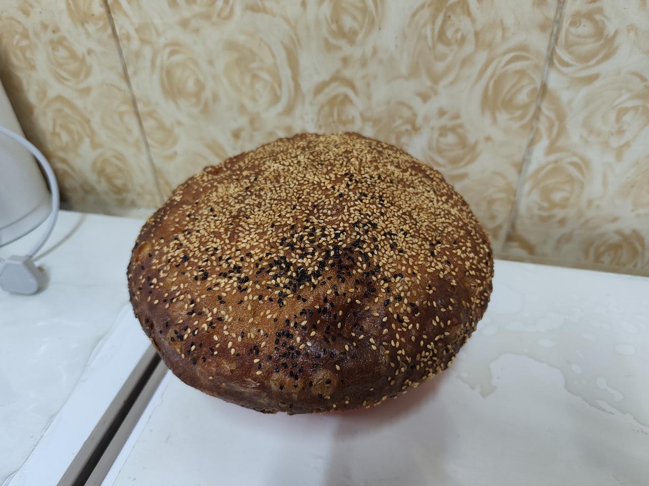 偶然来到江苏泰州泰兴市黄桥古镇，这个黄桥烧饼还挺好吃的，口感比较脆嫩，更接近糕点