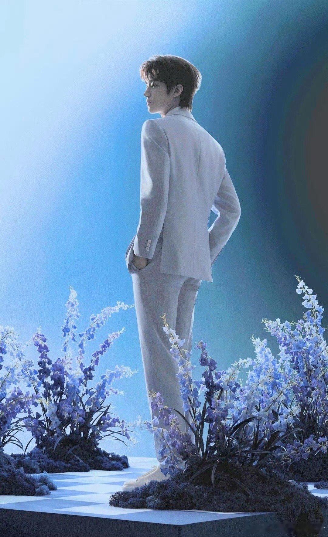 张康乐往那一站就怦然心动了 什么叫“往那一站就让人怦然心动”？看张康乐就知道了。