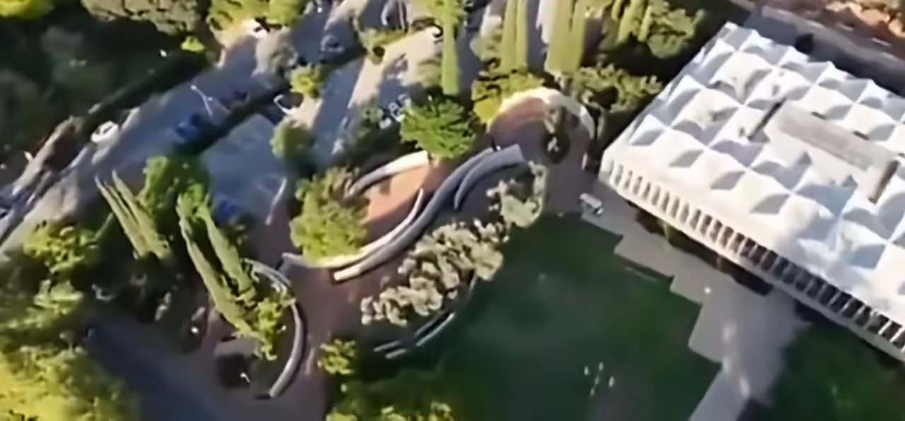 伊朗无人机在以色列特拉维夫上空拍摄的画面，相当清晰，这表明以色列平时防空水平并不