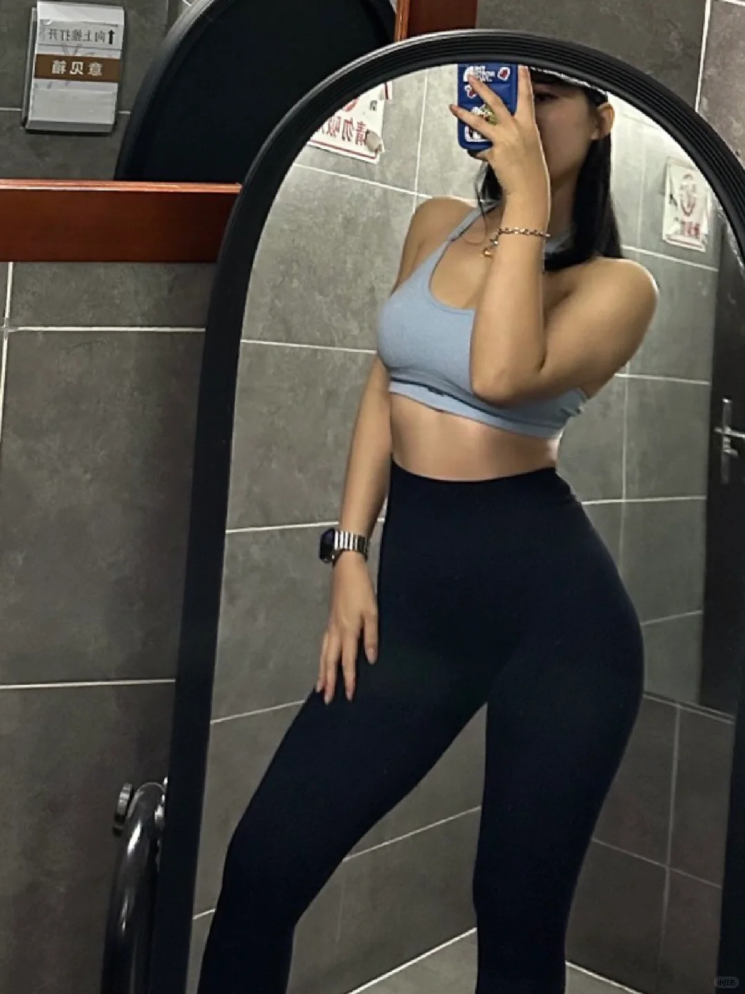 练背日是来臭美的