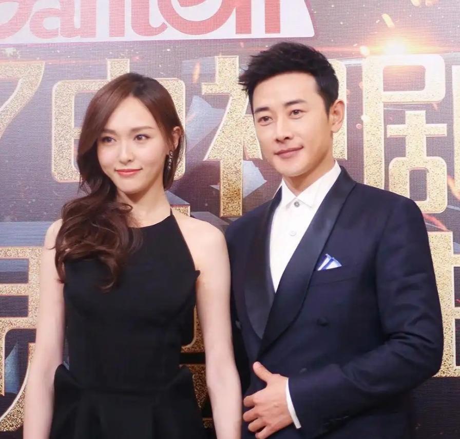 唐嫣罗晋婚变真相来了！
11月20日，罗晋的经纪人代替罗晋和唐嫣发出讣告，称罗晋