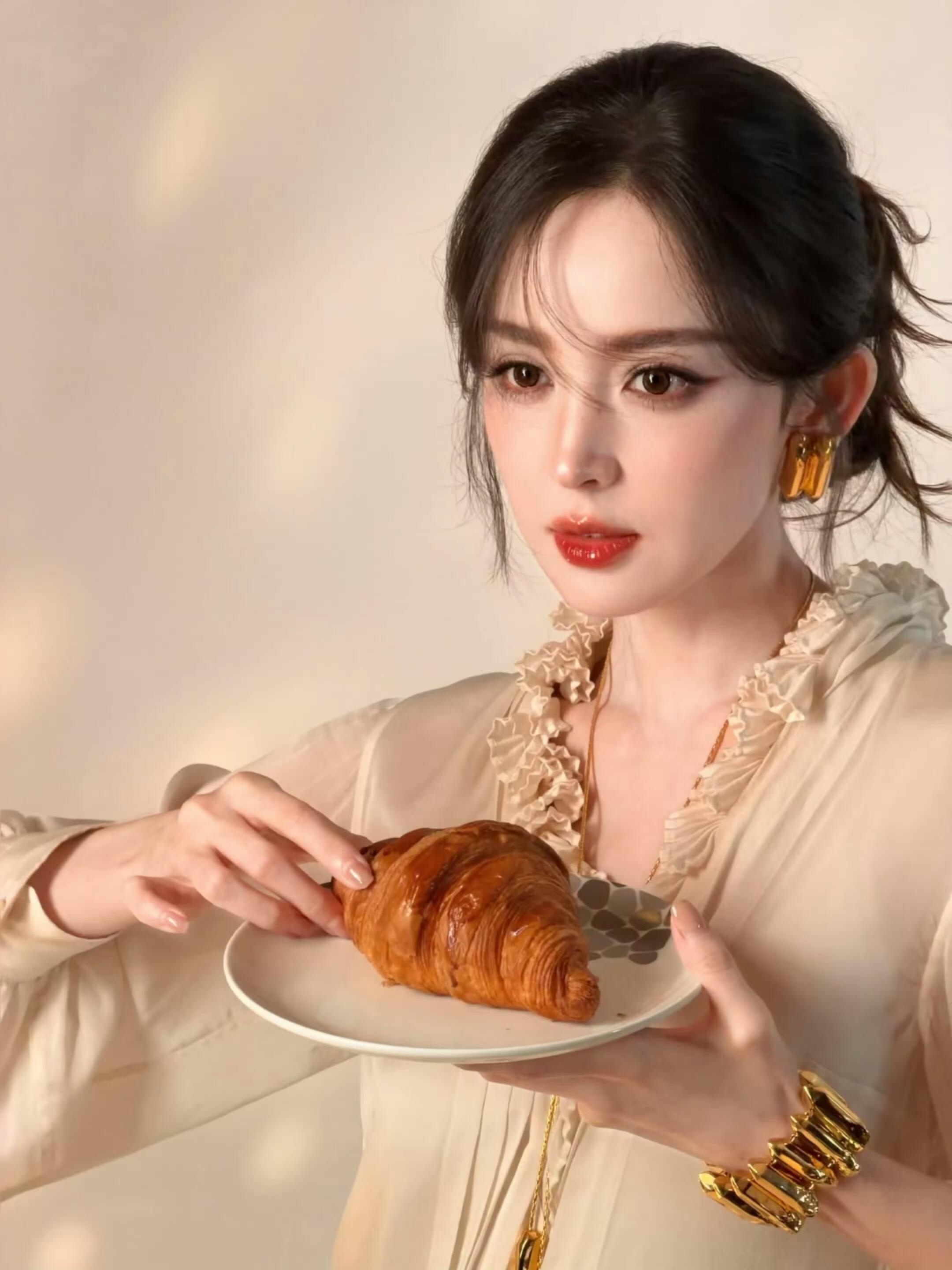 娜扎雀斑妆适配度娜扎这个雀斑妆不一样娜扎这次雀斑妆也太绝了，一改往日清透干净感，