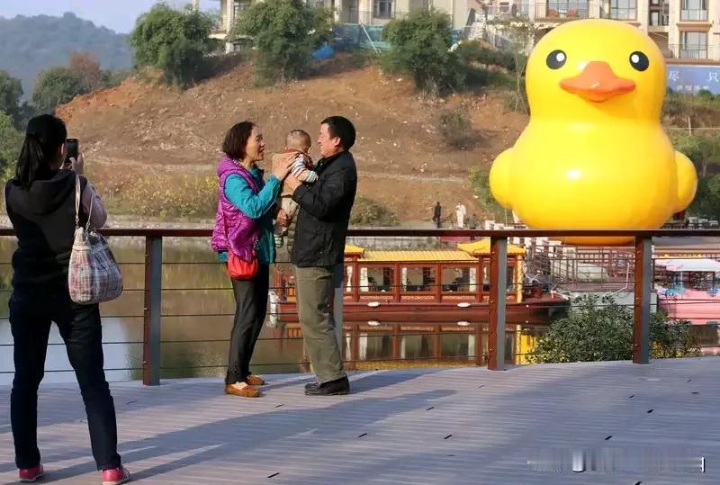 你家乡话额头怎么说?我来自浏阳北乡的一个小镇，我家乡话叫额头是鸭门前，具体意思是