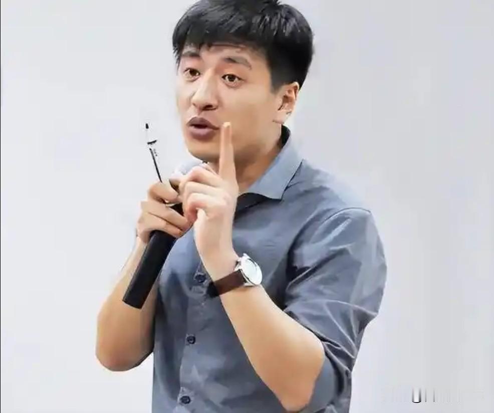 惊闻网络红人、著名的高考专业选择分析参谋专家张雪峰，两小时前在苏州因心脏骤停紧急