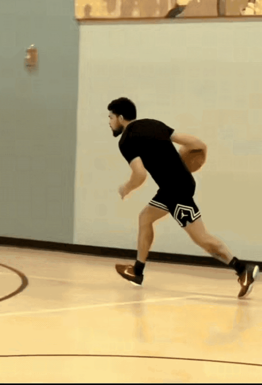 这个扣篮动作，卡特看了沉默，乔丹看了落泪！ 