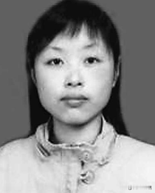 2008年地震，四川一21岁女老师被埋进废墟，腹部被钢筋击穿，救援人员发现时，她
