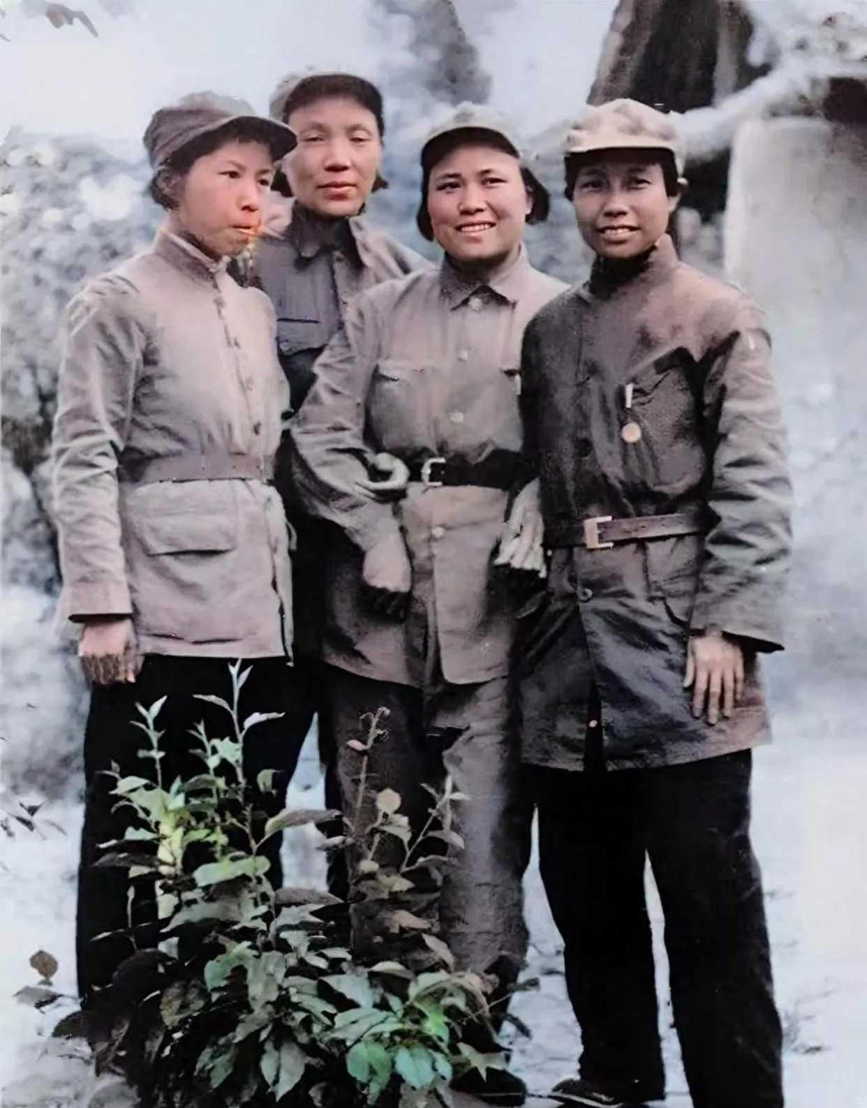 这张照片是1936年红军到达陕北后，四位参加过长征的女红军的珍贵合影，她们都是从