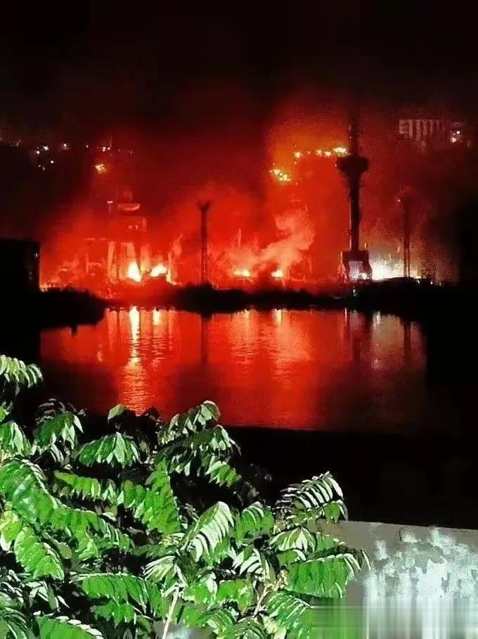 俄海军基地遭导弹袭击，这样打下去黑海舰队是否会全军覆没。
乌克兰发射10几枚海王