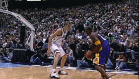 面对最佳防守者基里连科，只能用扣篮来解决战斗！