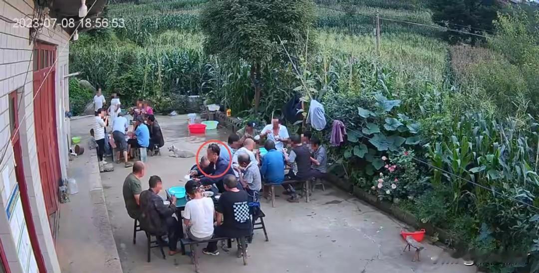 太气人！
贵州49岁农妇遭“亲戚”杀害抛尸，疑犯混进搜寻队，还去被害人家吃饭！