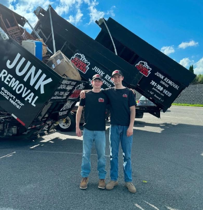 执垃圾竟能年赚过千万？美国一对Z世代兄弟用行动证明「垃圾亦可变黄金」。2021年