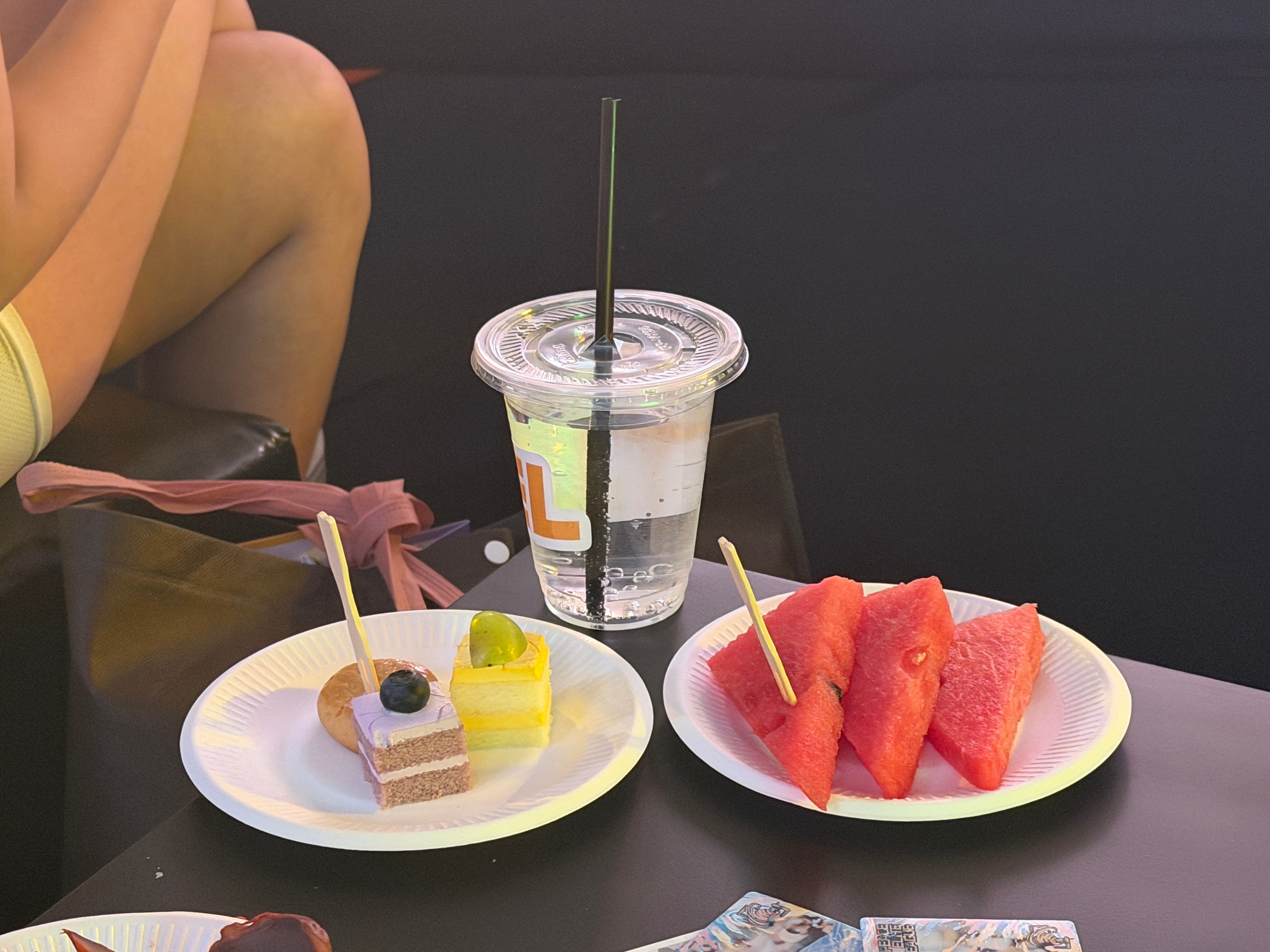 夏日派对区真不错，拍照最正+吃吃喝喝+还能做美甲💅就是我了 ​​​