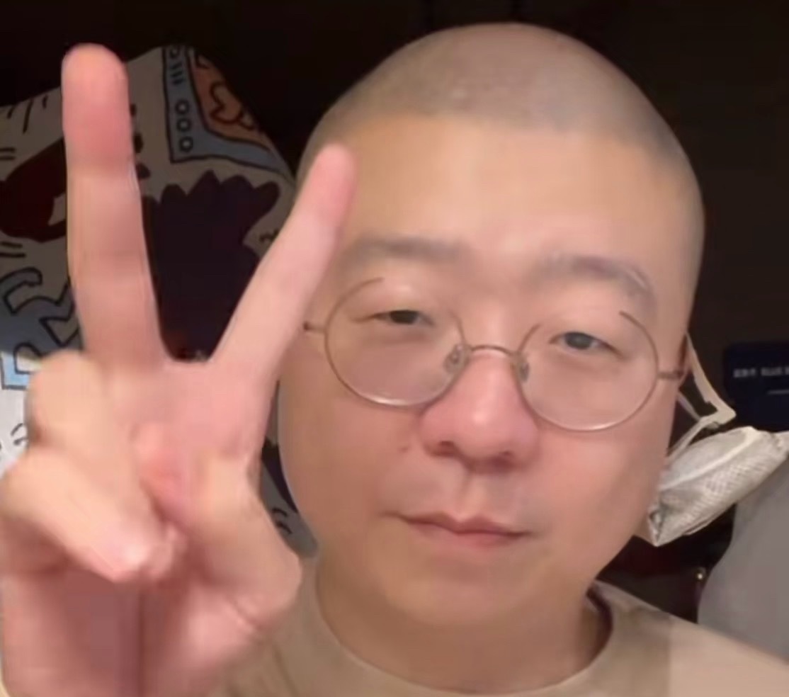 李诞 我连公司都没有了想当初我们诞总也是脱口秀届的翘楚啊，公司没了没关系，要有从