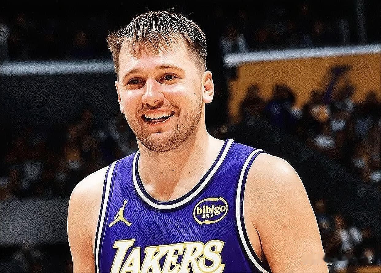 东契奇有多厉害，湖人就有多菜，打个没有特雷杨的老鹰居然能落后20分。

东契奇的