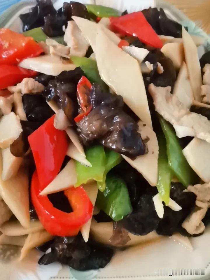 早上6:40分，我洗漱完喊娃娃起床，发现她数学卷子上有几道题没写，赶紧让她穿好衣