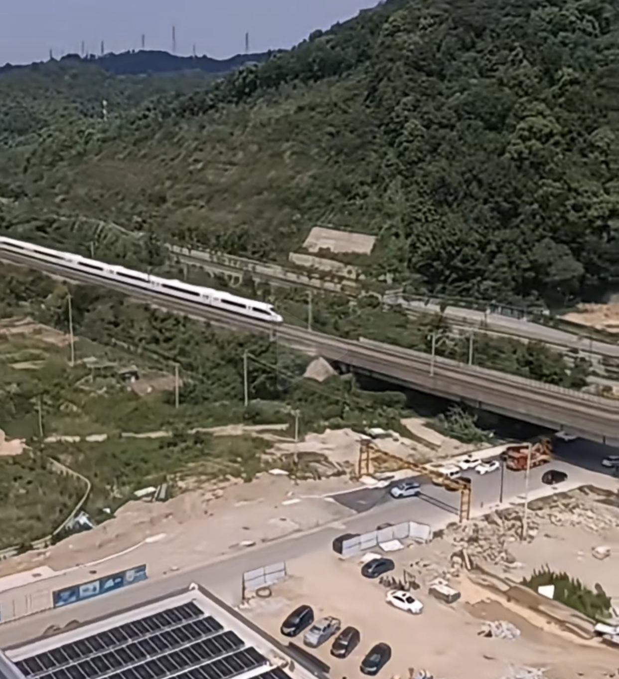 现在很多二三线城市都非常积极建地铁和城轨，到底有多少客流去支撑营运成本？

上次