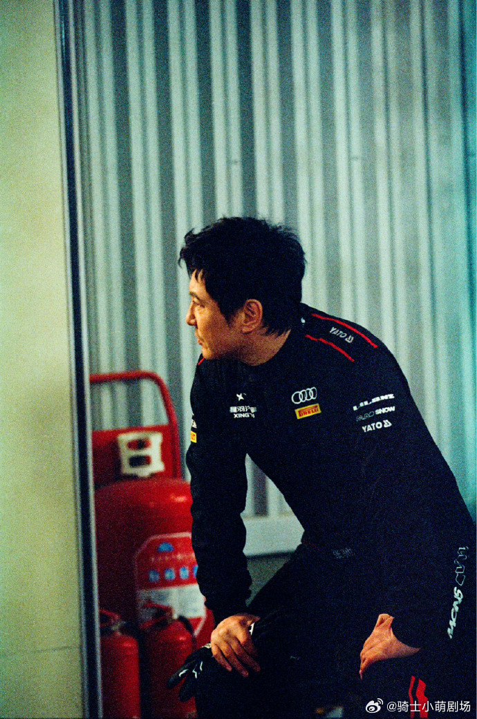 沈腾这里不让洗澡夺冠时刻香槟狂喷、水花四溅，热血瞬间秒变欢乐澡堂现场，尽兴又接地