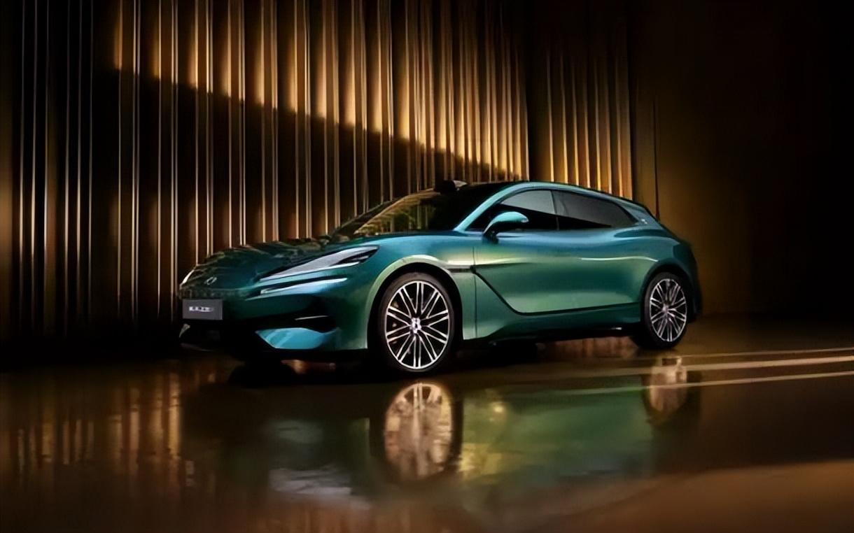 比亚迪第二代刀片电池充电有多快？5分钟充好、9分钟充饱


家人们，3月5日比亚