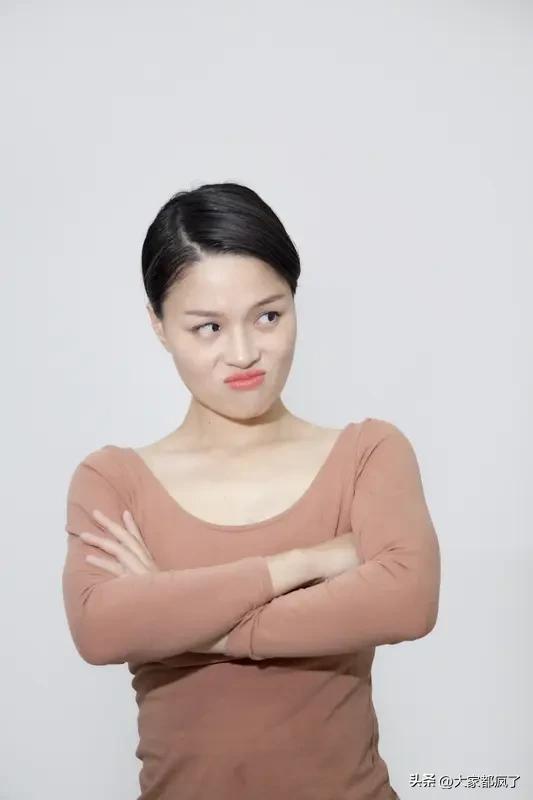 如果还在纠结要不要娶这个女人？千万不要被漂亮的外表冲昏了头脑，仔细想下她在生活中